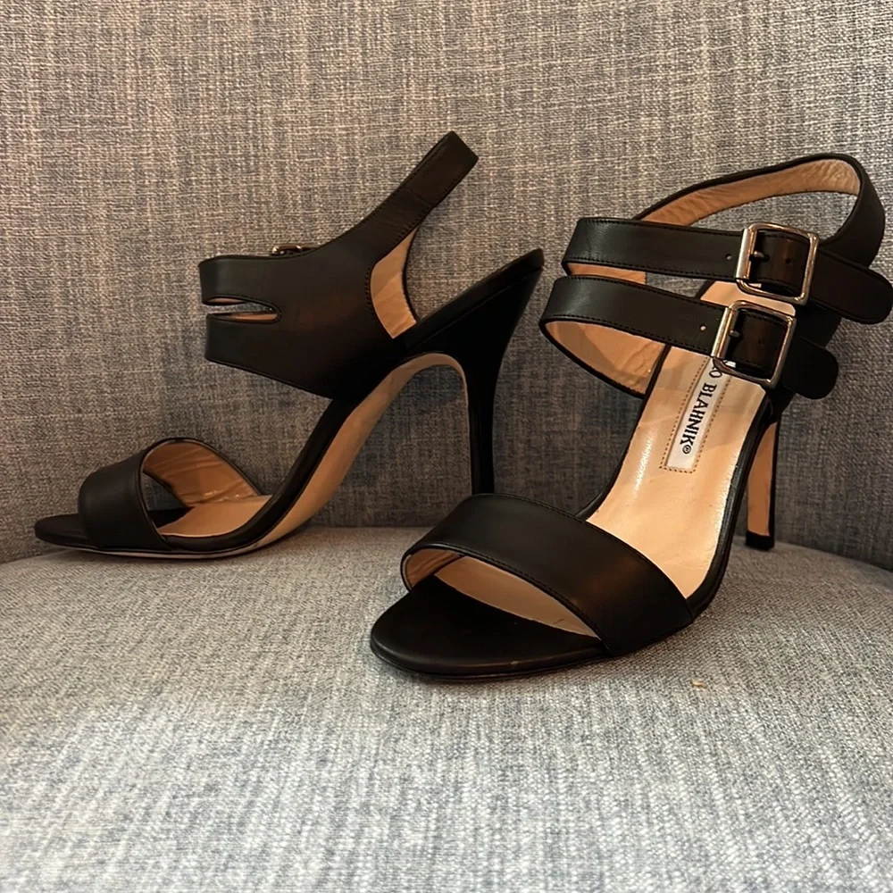 Manolo Blahnik Black 3 1/2" sandal - Picture 7 of 8